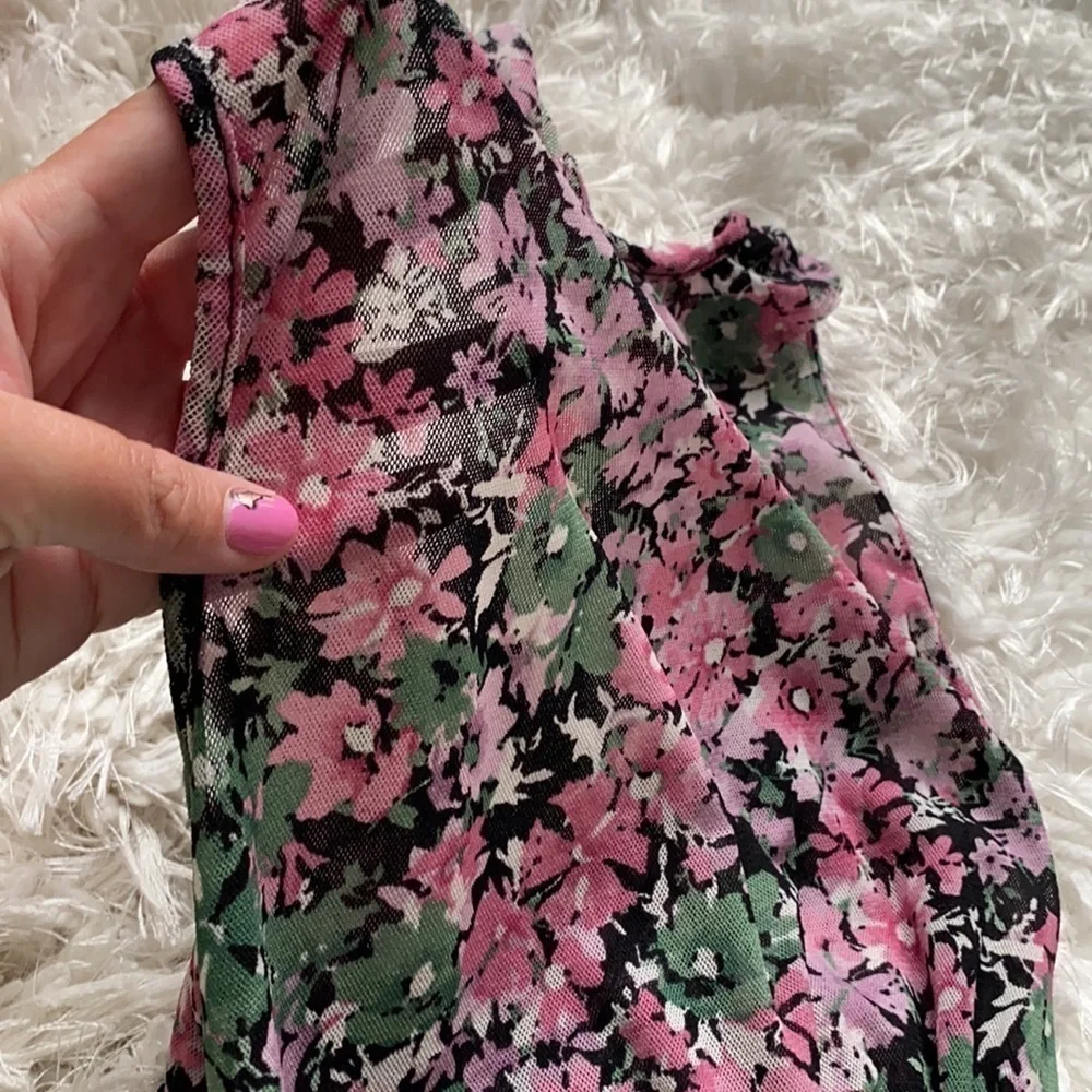Express Ruffle Floral Top - Picture 7 of 7